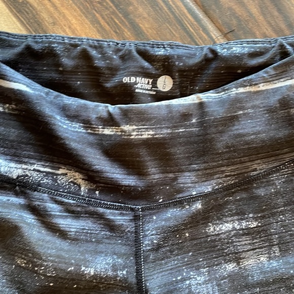 Old navy yoga capris - Picture 2 of 5